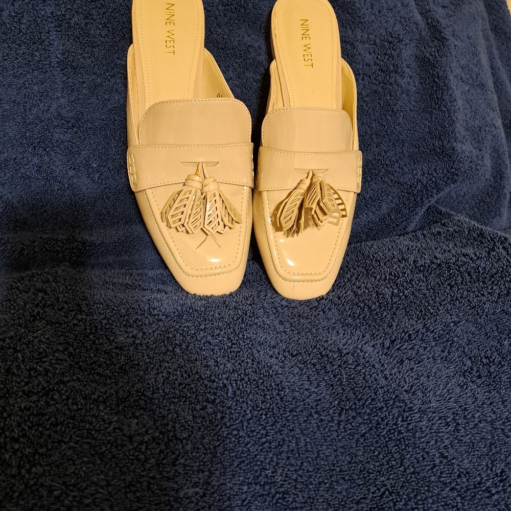 Women's light beige synthetic patent leather sling backs
